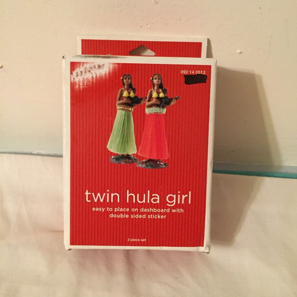 Dashboard Twin Hula Girls Hawaiian Nodder